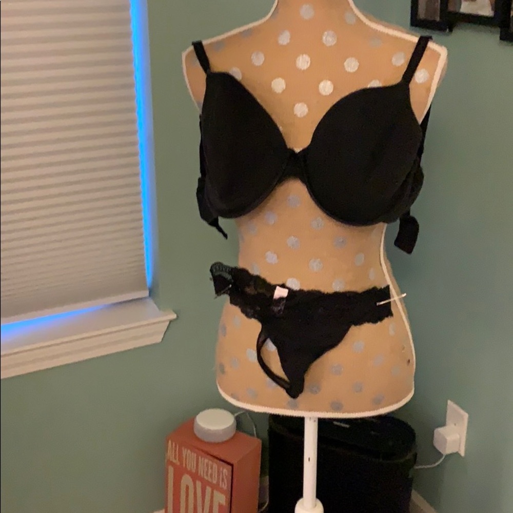 38DD Victoria’s Secret bra S panties